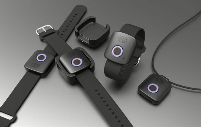 Der Mobile Lite R35 in schwarz mit Ladekabel und mit Armband